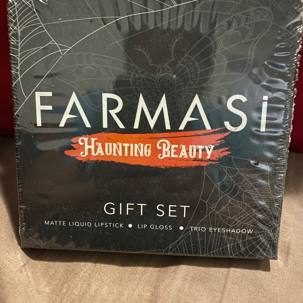 Farmasi Haunting Beauty set